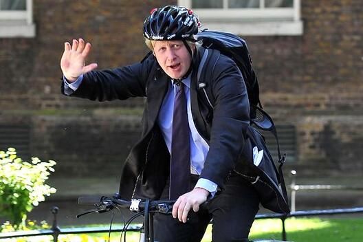 Лондонскиот градоначалник ги штити велосипедистите од таксистите